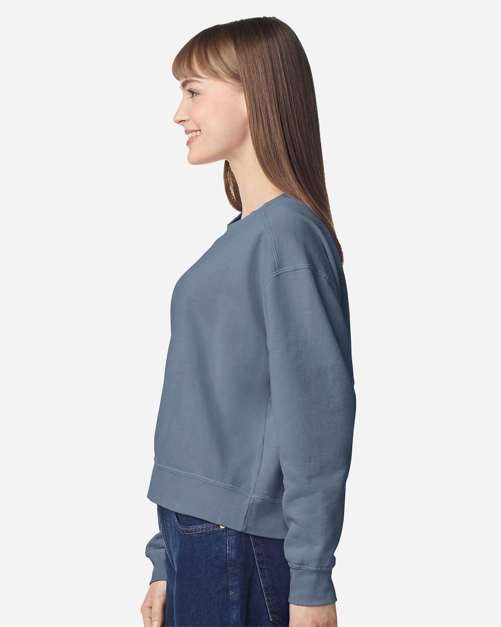 Women's Garment-Dyed Mid-Length Crewneck Sweatshirt Blue Jean - model side