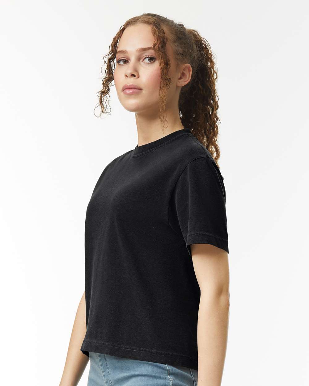Women's Garment-Dyed Heavyweight Boxy T-Shirt Black - model side